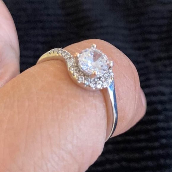 Silver ring - Picture 2 of 3